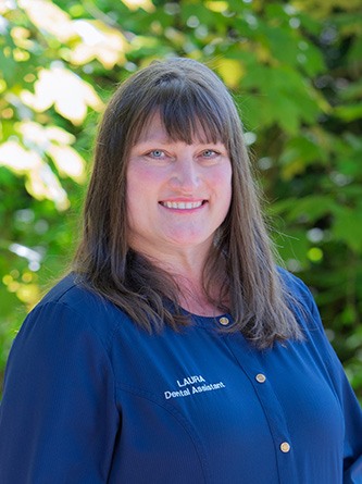 Dental assistant Laura
