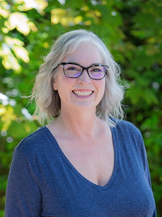 Dental administration team member Tina
